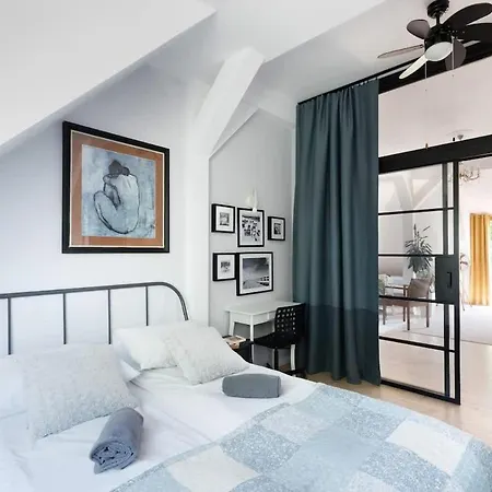 Jasny Z Balkonem Blisko Plazy W Spokojnej Okolicy By Renters * سوبوت