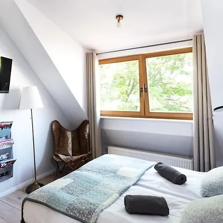 Jasny Z Balkonem Blisko Plazy W Spokojnej Okolicy By Renters Sopot