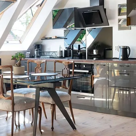 Jasny Z Balkonem Blisko Plazy W Spokojnej Okolicy By Renters شقة سوبوت