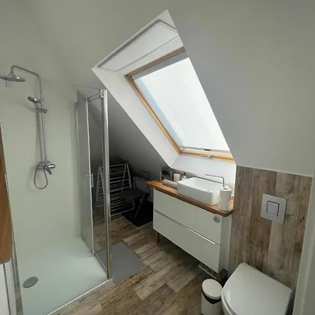 Jasny Z Balkonem Blisko Plazy W Spokojnej Okolicy By Renters Apartment